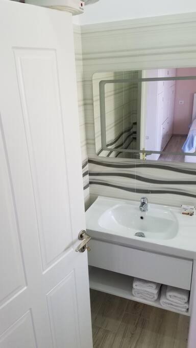 Adriatic East View Apartment Durrës Buitenkant foto